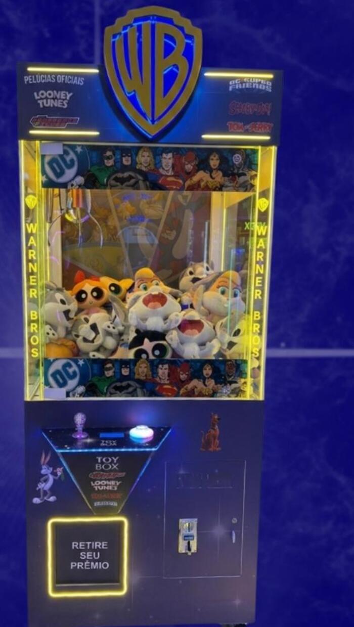 Máquina Warner Bros. Plush Master com pelúcias oficiais licenciadas